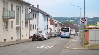 Hierzuland Erzhütten, Erzhütenstraße