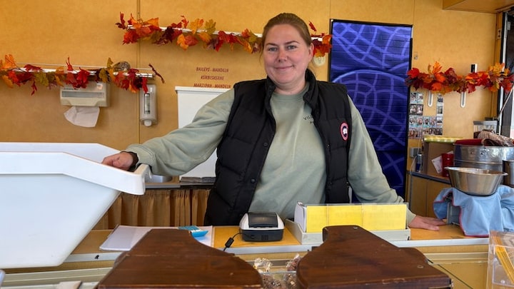 Die Vorbereitungen auf der Kerwe in Kaiserslautern laufen.