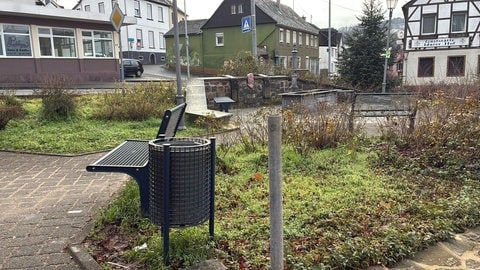Der Messerangriff soll in der Nähe der Bushaltestelle Röhrenkump in Idar-Oberstein passiert sein. 