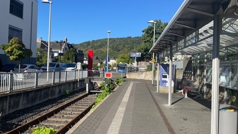 Am Mittwochabend haben sich laut Polizei am Trarben-Trarbacher Bahnhof stark betrunkene Menschen gestritten.