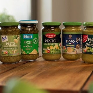Fertiges Pesto alla genovese aus dem Supermarkt, vom Discounter und zwei Bio-Varianten im Test: Was steckt drin? Welches schmeckt besser?