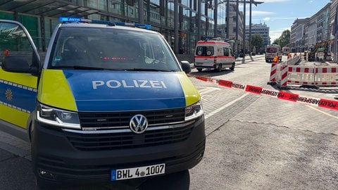 Polizeiabsperrung an Zufahrtsstraßen der Evakuierungszone