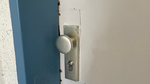 Wohnung im Wohnhaus in Ludwigshafen des mutmaßlichen Täters, der in Mannheim in eine Menschenmenge gefahren sein soll