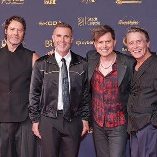 Die neue Take-That-Single "Feel My Love" mit Michael Patrick Kelly (2.v.r.) und Howard Donald, Gary Barlow und Mark Owen.