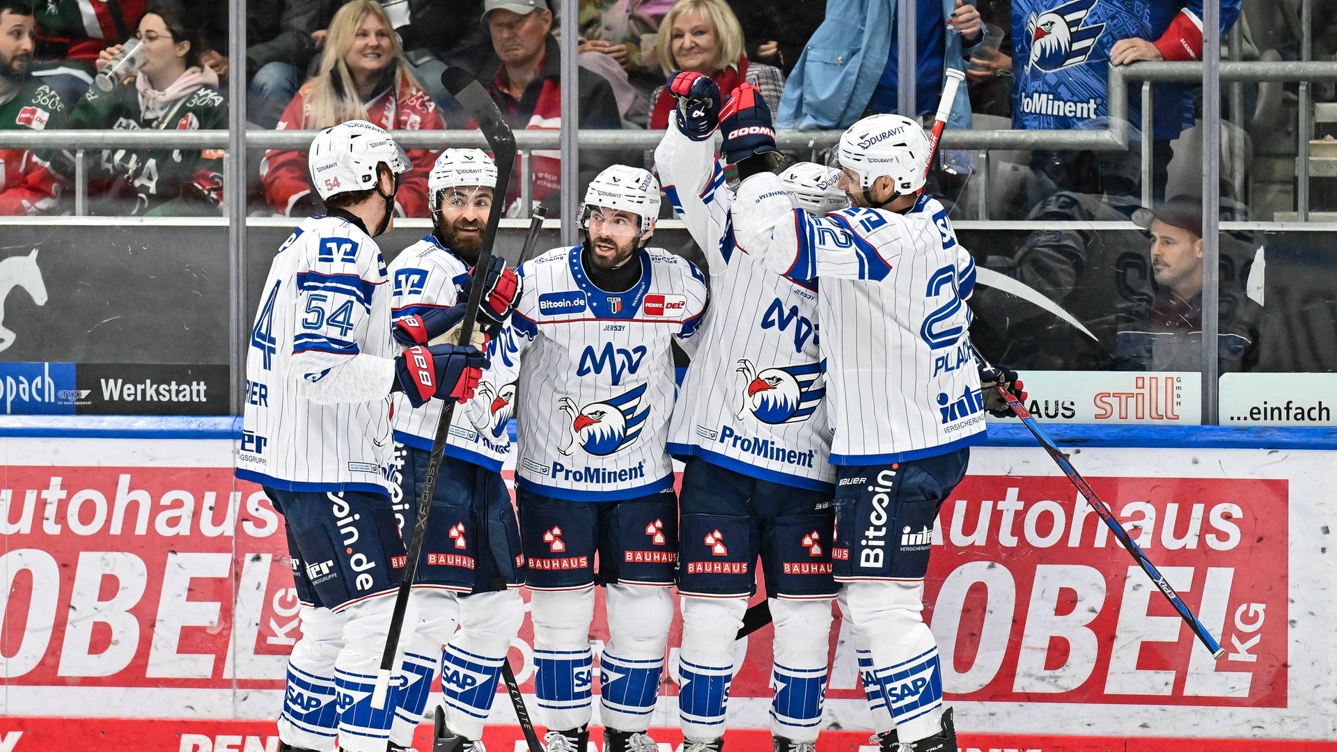 Adler Mannheim siegen spektakulär in Augsburg