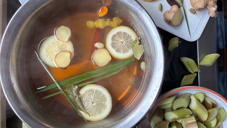 Kochflüssigkeit aromatisiert für den grünen Rhabarber