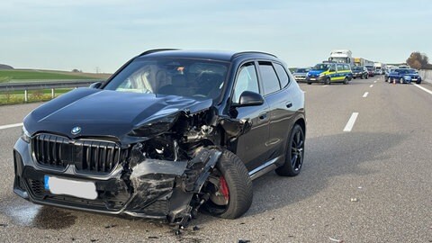 Unfall mit mehreren Fahrzeugen auf der A6 zwischen Bad Rappenau und HeilbronnUntereisesheim. Ein Mensch stirbt bei Folgeunfall.