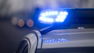 Ein Blaulicht eines Polizei-Autos (Symbolbild)