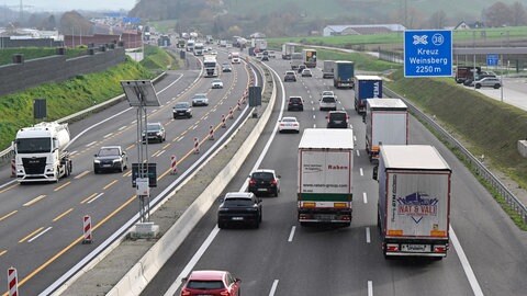 Die A6 am Weinsberger Kreuz (Symbolbild). In den kommenden Wochen sorgen Schwertransporte an der Jagsttalbrücke auf der A6 und Bauarbeiten am Weinsberger Kreuz für Sperrungen und Umleitungen.