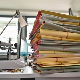 Die Landesregierung von Baden-Württemberg will mit einem neuen Gesetz für einen Bürokratieabbau sorgen. (Symbolbild)