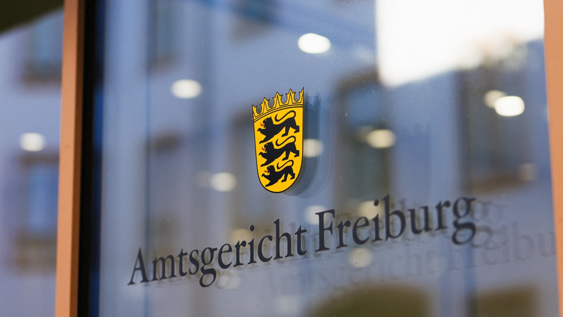 Hundertfach Zahngold von Toten gestohlen: Ex-Bestatter zu mehrjähriger Haftstrafe verurteilt