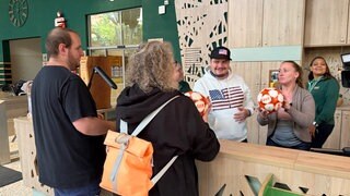 Beim "Schichtwechsel" tauschen Menschen mit und ohne Einschränkungen ihren Arbeitsplatz für einen Tag.