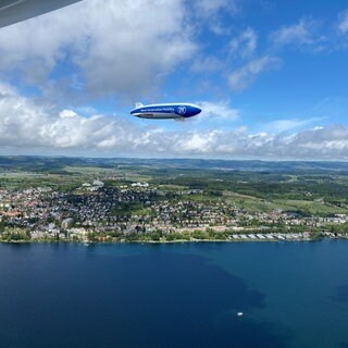 Zeppelinflug über dem Bodensee, von April bis November sind die Luftschiffe wieder unterwegs.