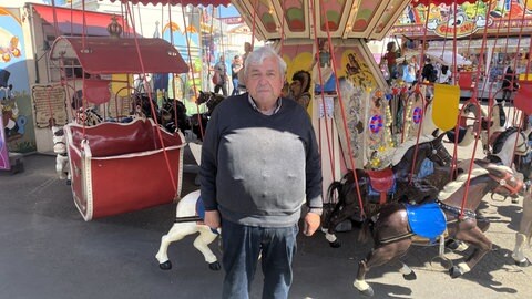 Das Holzpferde-Karussell auf dem Stuttgarter Frühlingsfest ist schon 120 Jahre alt.
