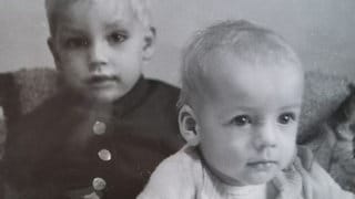 Stephan (rechts) und sein älterer Bruder waren Wochenkrippenkinder.