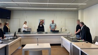 Ein 19-jähriger Feuerwehrmann muss sich vor dem Bad Kreuznacher Amtsgericht verantworten. Er soll mehrere Brände gelegt haben.