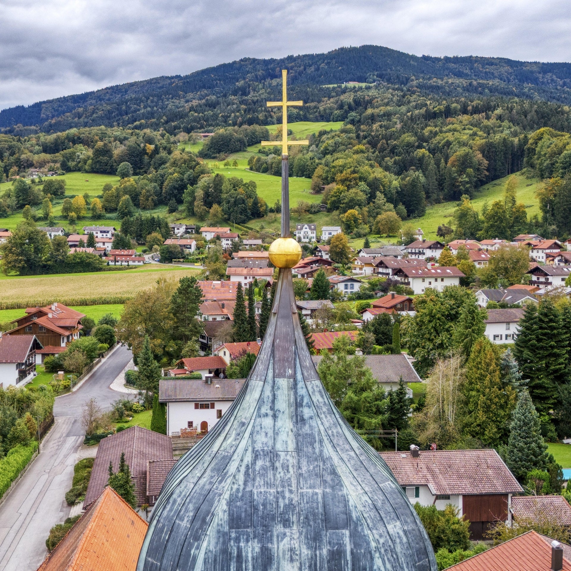 Woher kommt "Die Kirche im Dorf lassen"? episode artwork