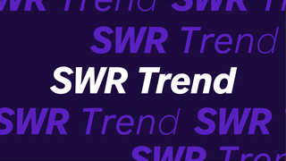 Dunkelviolette Grafik mit dem mehrfach wiederholten Schriftzug „SWR Trend“ in kursiver Schrift; in der Mitte steht er groß in Weiß, weitere teils angeschnittene Schriftzüge erscheinen versetzt in leuchtendem Violett.