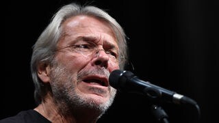 Der Sänger und Liedermacher Reinhard Mey.  Zu "Nein, meine Söhne geb' ich nicht" von Reinhard Mey bei der SWR1 BW Hitparade 2025 sind viele Falschinformationen im Umlauf. Hier beantworten wir Fragen, die uns erreicht haben. 