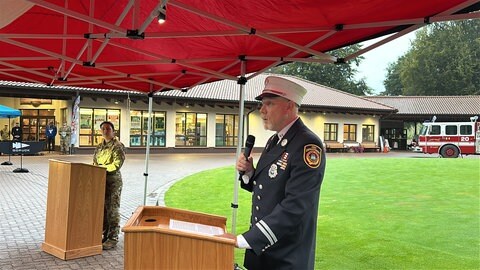 Als Gastsprecher wurde der ehemalige Feuerwehrmann und Captain Robert Trippodo eingeladen. Heute ist sein Sohn ebenfalls bei der Feuerwehr. 