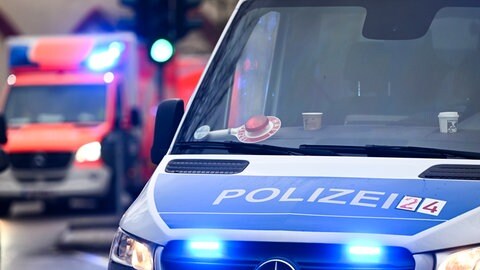 In Lehrensteinsfeld ist ein Bauhof-Mitarbeiter von einer Straßenlaterne getroffen worden. Er starb an seinen Verletzungen. (Symbolbild) 