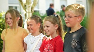 Vier Grundschulkinder haben in Daaden ein dreijähriges Kind im Schwimmbad vorm Ertrinken gerettet.