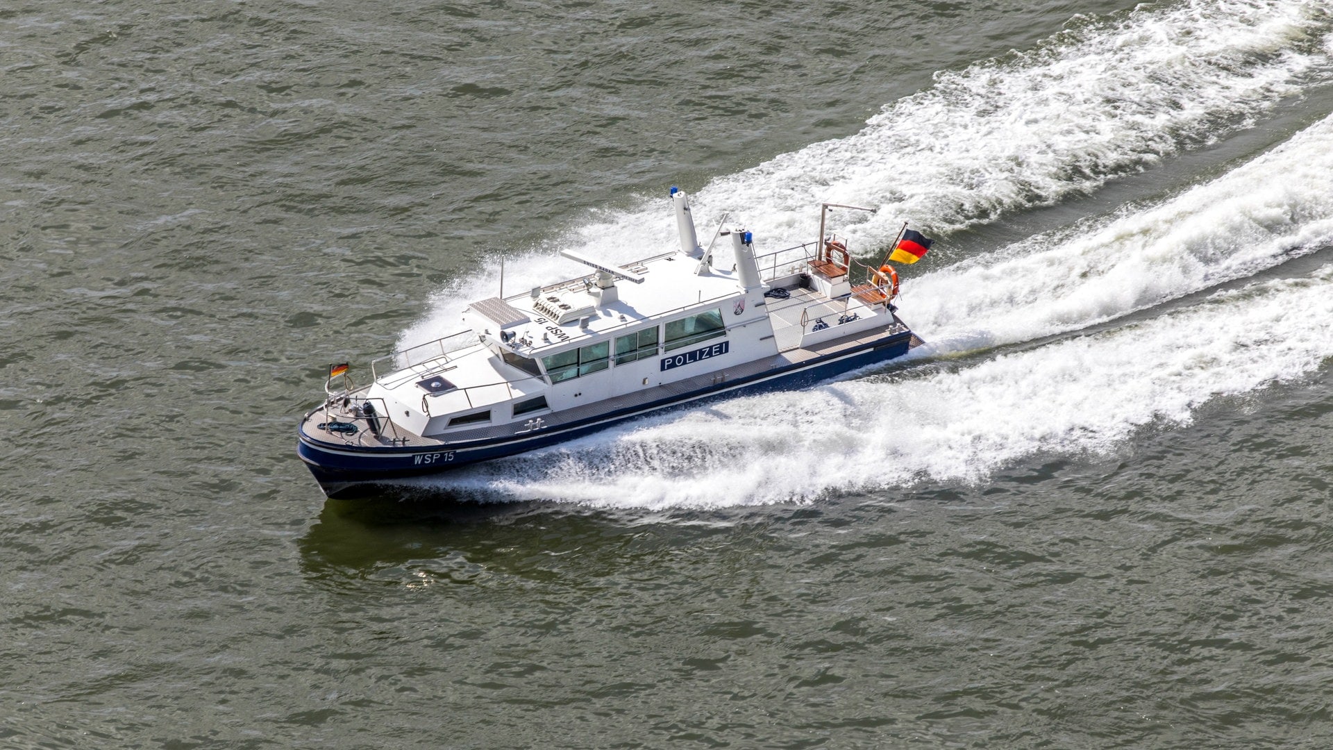 Vier Menschen aus dem Rhein bei Brey gerettet