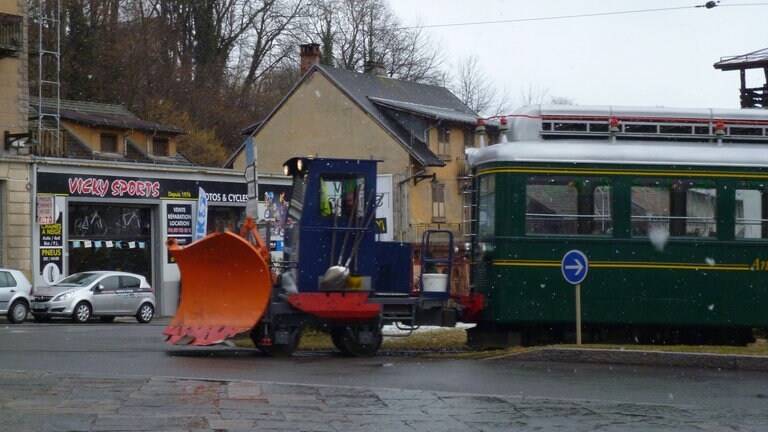Erste Fahrt am Morgen nach dem großen Schnee