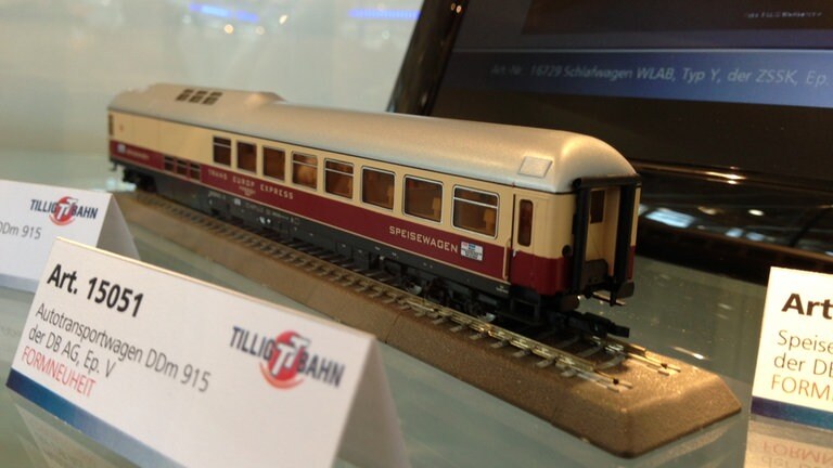 Tillig: Speisewagen DB Epoche IV, in TT