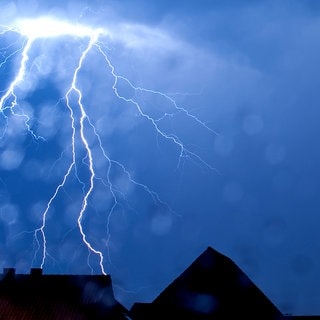 Ein Blitz schlägt ein: In Kaiserslautern hat es 2025 die meisten Blitze gegeben 