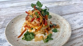 Chinakohlpfanne mit Buttermilch-Pfannkuchen