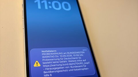 Alarm auf dem Handy am bundesweiten Warntag