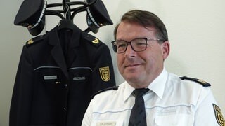 Hängt seine Uniform fortan an den Nagel: Der Ravensburger Polizeipräsident Uwe Stürmer geht gut einen Monat nach der offiziellen Verabschiedung endgültig in den Ruhenstand.