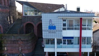 Außenfassade der Rheingütestation in Worms