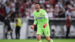 Fabian Bredlow, Torhüter des VfB Stuttgart, jubelt