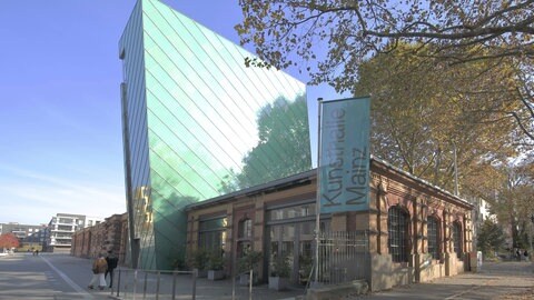 Gebäude der Kunsthalle Mainz, erbaut 1887 und moderner Anbau von 2006.