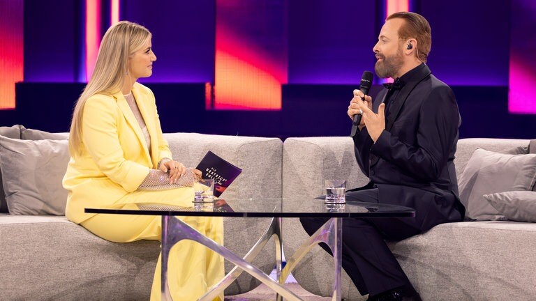 Gastgeberin Beatrice Egli und Ross Antony in der "Die Beatrice Egli Show". 