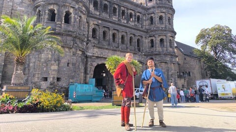 Conrad Lunar ist mit 25 Kilogramm schwerer römischer Ausruestung den Ausoniusweg nach Trier gewandert.  