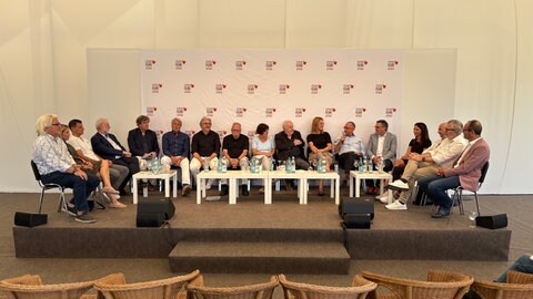 Sponsoren auf der Tribüne beim Filmfest