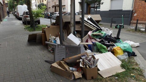 Illegal abgestellter Müll in Ludwigshafen-Hemshof. Deswegen setzte die Stadt eine Videoüberwachung ein.