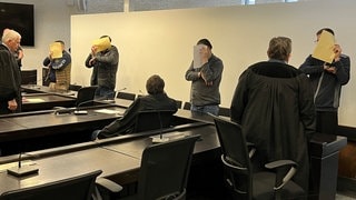 Prozess vor dem Landgericht Stuttgart: Vier Männer wurden wegen der Misshandlung eines Mannes in einer Gartenhütte bei Stuttgart-Kaltental zu Haftstrafen verurteilt.
