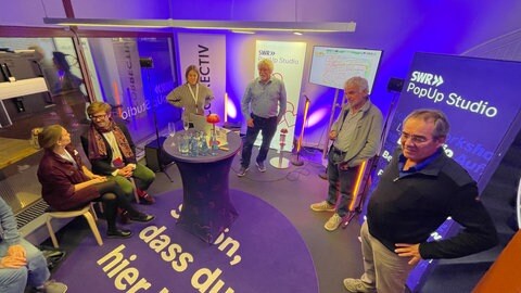 Im PopUp Studio von SWR und CORRECTIV in Stuttgart-Vaihingen standen am Mittwochabend zwei Projekte zur Nahwärme-Versorgung im Mittelpunkt.
