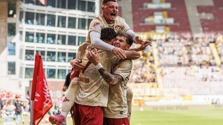 Großer Jubel beim FCK: Erencan Yardımcı haqt die Roten Teufel zum Sieg gegen Eintracht Braunschweig geschossen.