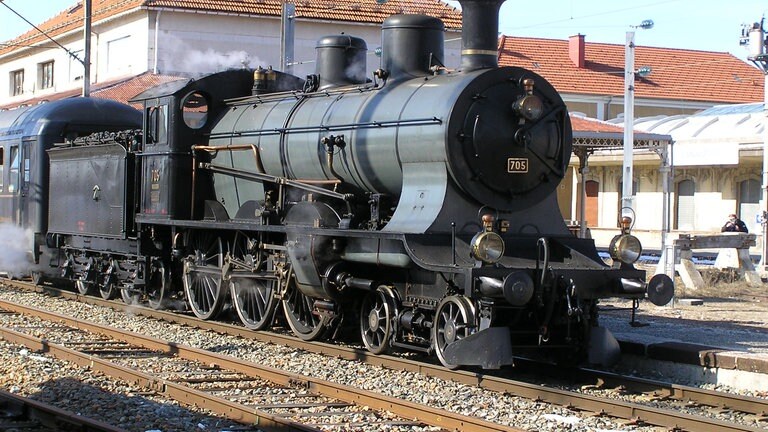 Die A 35 705 wird Zuglok und präsentiert sich den Fotografen in schönstem Licht.