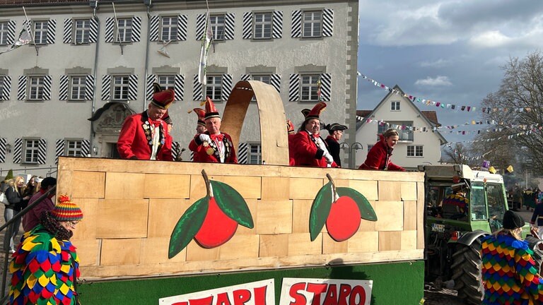 Mitglieder des Narrenvereins Griesebigger beim Narrensprung 2026 in Tettnang.