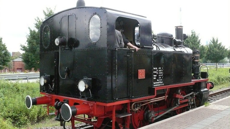 Die Strecke Achern-Kappelrodeck gehört der landeseigenen Südwestdeutschen Verkehrs-Aktiengesellschaft, SWEG, die auch gemeinsam mit den Achertäler-Eisenbahnfreunden den Dampfzug unterhält.
