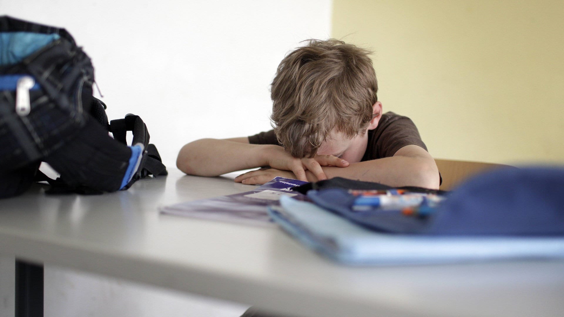 Ist mein Kind einsam? Auf diese Anzeichen sollten Eltern achten