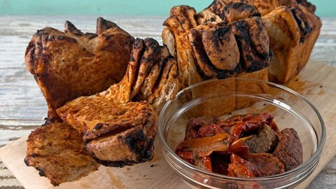 Zupfbrot mit Tomatenpesto