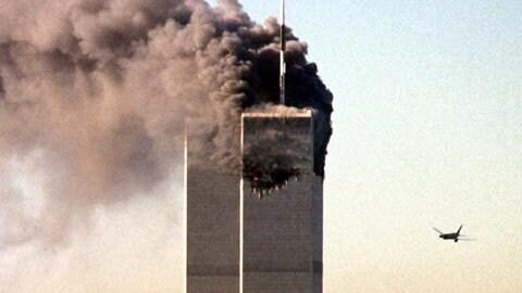 Ein zweites Flugzeug fliegt am 11.9.2001 in das World Trade Center