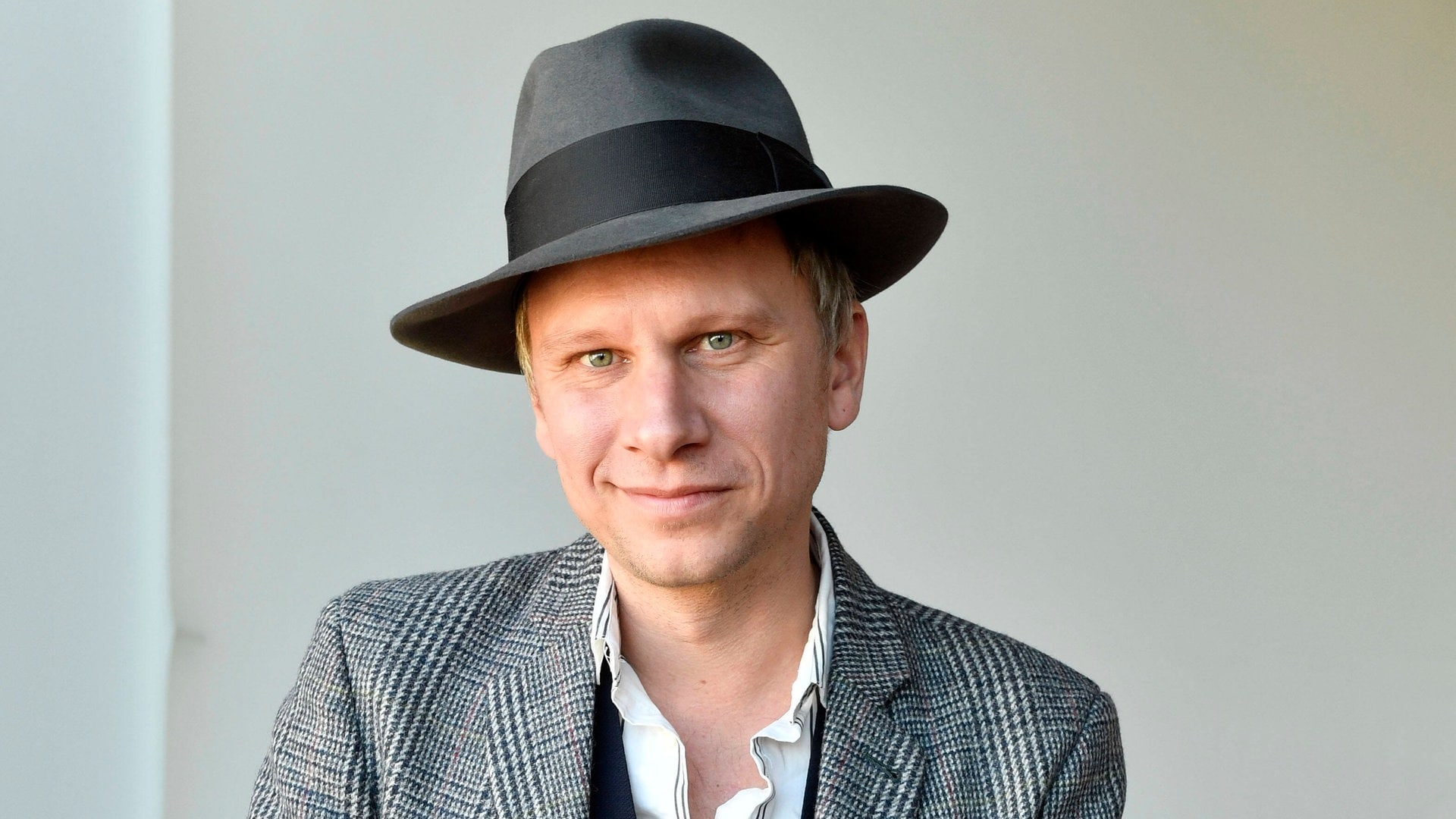 Robert Stadlober über Kurt Tucholsky: Warum seine Texte heute noch aktuell sind